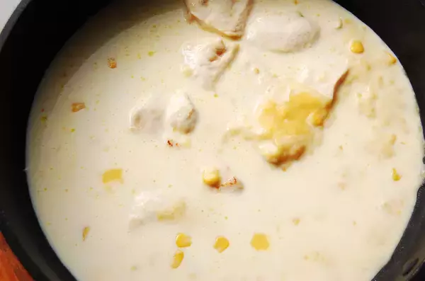 「【ブルッと寒気を感じたらコレ】「鶏むね肉のコーンクリーム煮」であったまってみた！とろとろでお肉やわらか♡」の画像