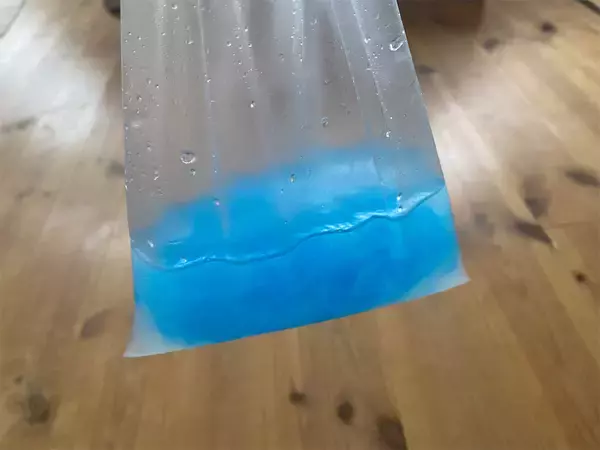 「【渋滞&災害対策】ダイソーの「携帯簡易トイレ」はちゃんと使えるのか⁉吸水力&臭い漏れを確かめてみた【実証実験】」の画像