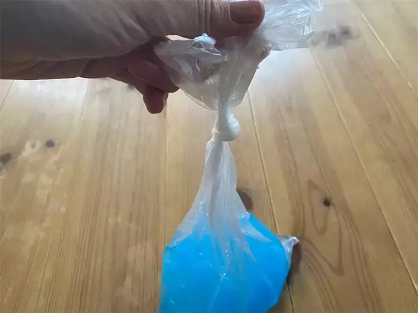 「【渋滞&災害対策】ダイソーの「携帯簡易トイレ」はちゃんと使えるのか⁉吸水力&臭い漏れを確かめてみた【実証実験】」の画像