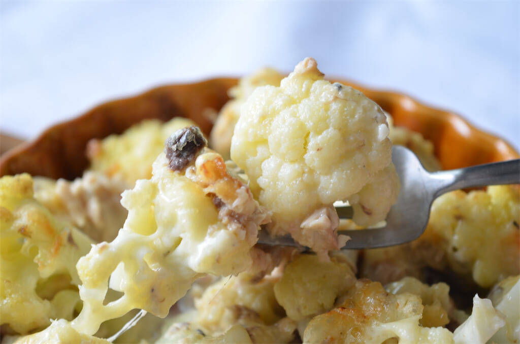 【カリフラワー×サバ缶】カリッとトーストする「カリフラワーのチーズ焼き」作ってみた！サバがアンチョビ風♡