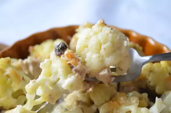 「【カリフラワー×サバ缶】カリッとトーストする「カリフラワーのチーズ焼き」作ってみた！サバがアンチョビ風♡」の画像