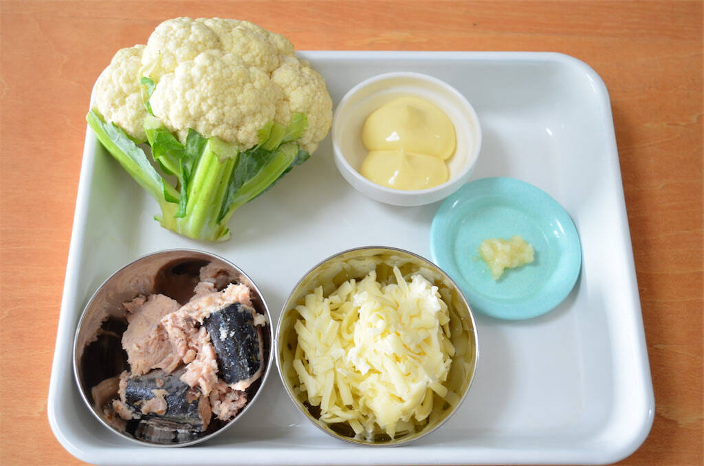 【カリフラワー×サバ缶】カリッとトーストする「カリフラワーのチーズ焼き」作ってみた！サバがアンチョビ風♡