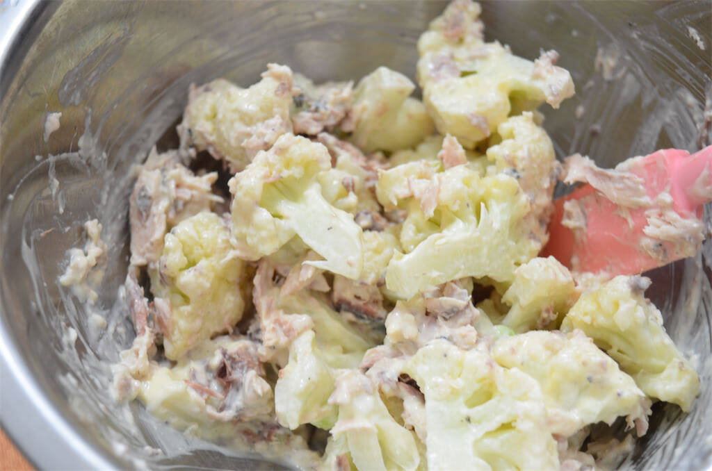 【カリフラワー×サバ缶】カリッとトーストする「カリフラワーのチーズ焼き」作ってみた！サバがアンチョビ風♡