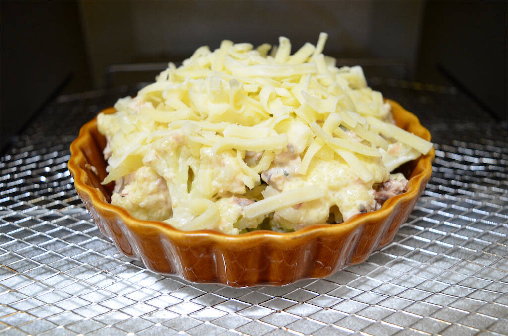【カリフラワー×サバ缶】カリッとトーストする「カリフラワーのチーズ焼き」作ってみた！サバがアンチョビ風♡