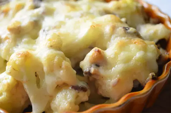 「【カリフラワー×サバ缶】カリッとトーストする「カリフラワーのチーズ焼き」作ってみた！サバがアンチョビ風♡」の画像