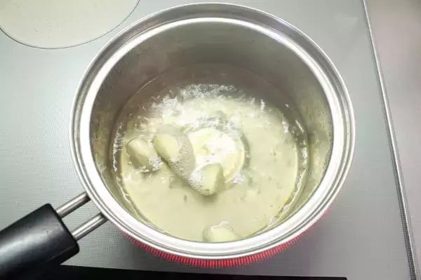 「【にんにくinみそ汁】粒のまま放り込め！「丸ごとニンニクの豆乳みそ汁」作ってみた！お、味噌ラーメン風!?」の画像