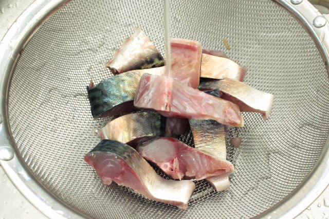 【オメガ3増し増しみそ汁】サバ切り身とエゴマ油で「大根とさばのあら汁風」作ってみた♪【必須脂肪酸】