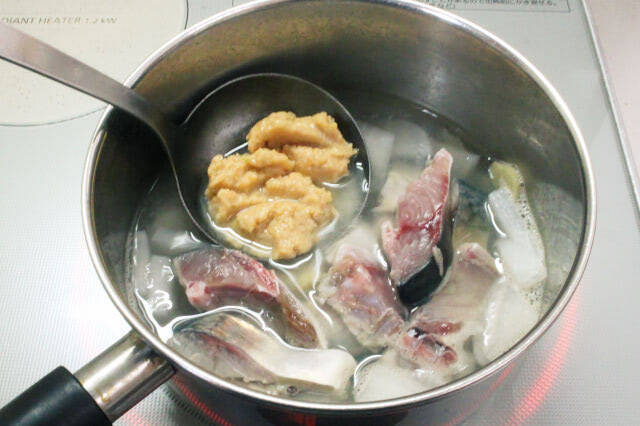 【オメガ3増し増しみそ汁】サバ切り身とエゴマ油で「大根とさばのあら汁風」作ってみた♪【必須脂肪酸】