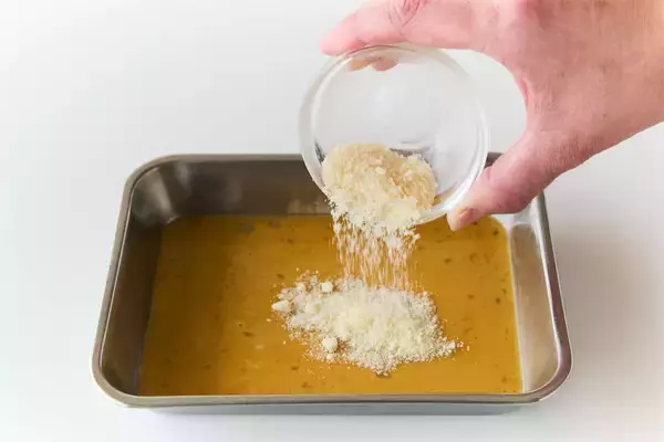 「【揚げ物にヨーグルトかけるの？】ささみフライが「ザジキ風ソース」で超さっぱりに♪コク旨の秘訣はチーズ衣！」の画像