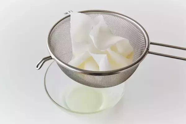 「【揚げ物にヨーグルトかけるの？】ささみフライが「ザジキ風ソース」で超さっぱりに♪コク旨の秘訣はチーズ衣！」の画像