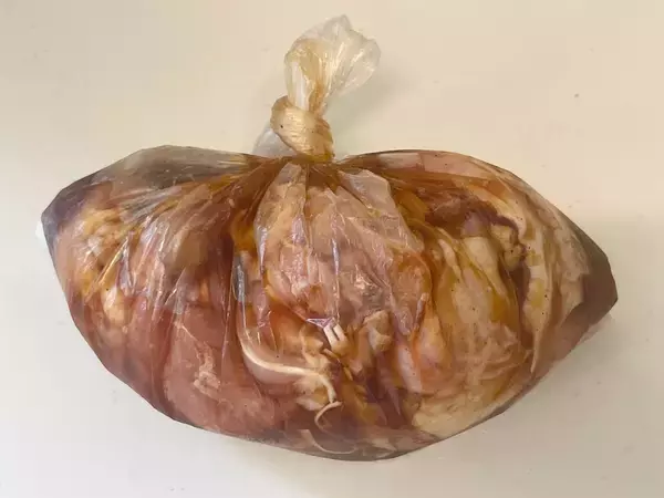 「【リュウジレシピ】罪悪感も“油”もゼロ！一滴も使わずサクサク食感な「夢の痩せ唐揚げ」作ってみた！」の画像