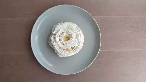 「【センスも技術も不要】フライパンで焼く「米粉のネイキッドケーキ」でクリスマスを楽しも♡【元パティシエ直伝】」の画像