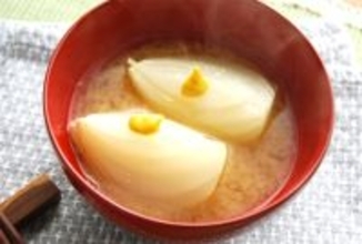 【魅惑のカラシつぅーーん！】だし不要なほど濃厚旨み「新玉ねぎのみそ汁」作ってみた！これハマるわ～♪