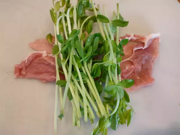 「【調理の新説】肉巻きはフライパンで焼くな！「魚焼きグリル」ならヘルシー＆カリっと仕上がる♪【農家直伝】」の画像