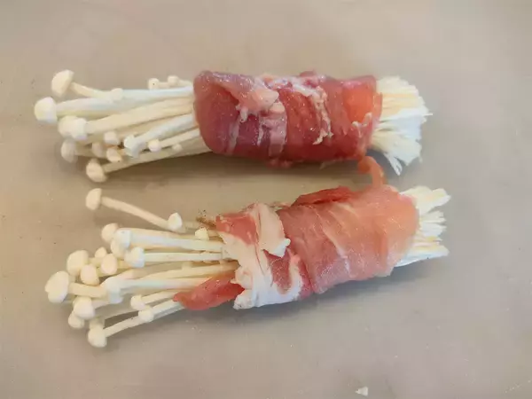 「【調理の新説】肉巻きはフライパンで焼くな！「魚焼きグリル」ならヘルシー＆カリっと仕上がる♪【農家直伝】」の画像