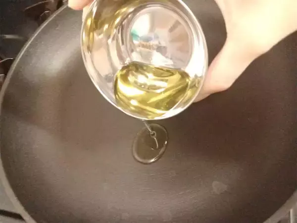 「餃子の皮不要♪大根で挟むだけ「大根餃子」作ってみた！滴るほどジューシーで旨味爆発♡【農家直伝】」の画像