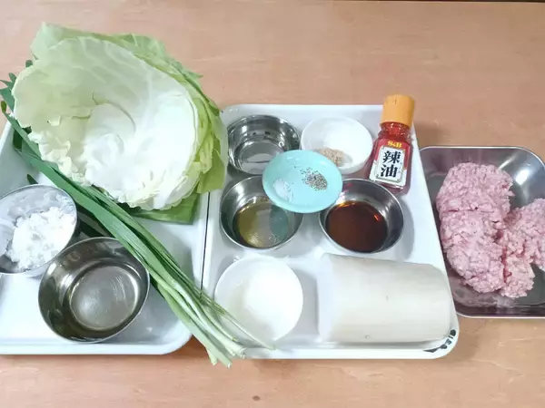 「餃子の皮不要♪大根で挟むだけ「大根餃子」作ってみた！滴るほどジューシーで旨味爆発♡【農家直伝】」の画像