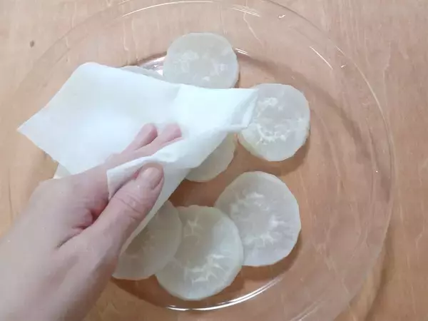 「餃子の皮不要♪大根で挟むだけ「大根餃子」作ってみた！滴るほどジューシーで旨味爆発♡【農家直伝】」の画像