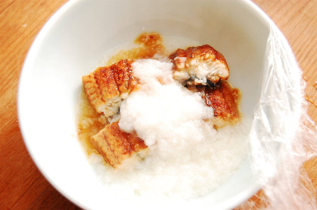 【口内炎でもスルスル食べれる】お手軽スタミナ食「ウナギのとろろ蒸し」作ってみた！甘ダレにとろろが絡む〜♡