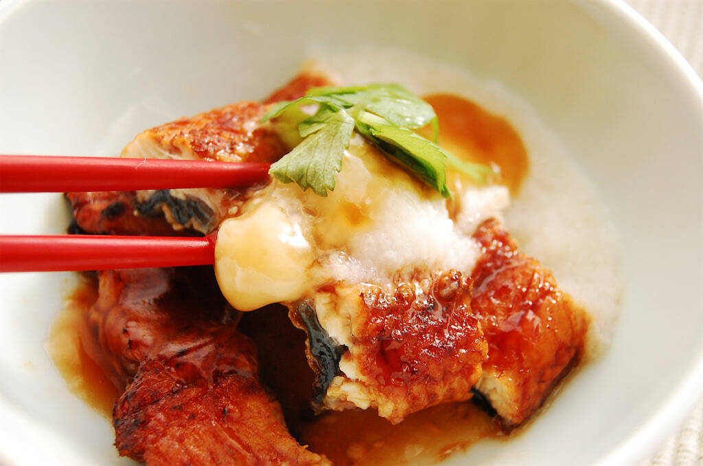 【口内炎でもスルスル食べれる】お手軽スタミナ食「ウナギのとろろ蒸し」作ってみた！甘ダレにとろろが絡む〜♡