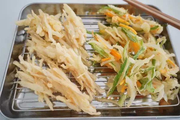 「【新しょうがが主役】大人がハマる「新しょうがのかき揚げ」作ってみた！サクッとツーンな爽快感♪【農家直伝】」の画像