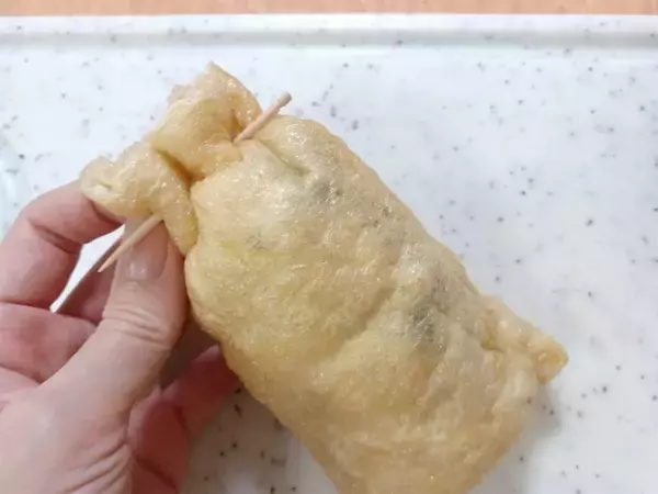 「【新世紀ゆでたまご】生卵を詰めて煮る「油揚げの袋煮」作ってみた！だし汁シミシミ大優勝♪【農家直伝】」の画像