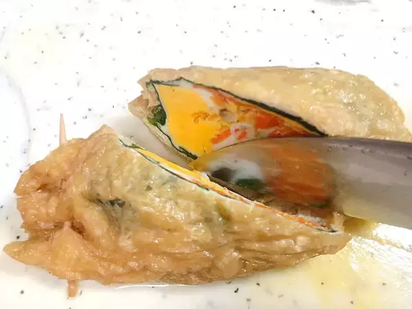 「【新世紀ゆでたまご】生卵を詰めて煮る「油揚げの袋煮」作ってみた！だし汁シミシミ大優勝♪【農家直伝】」の画像