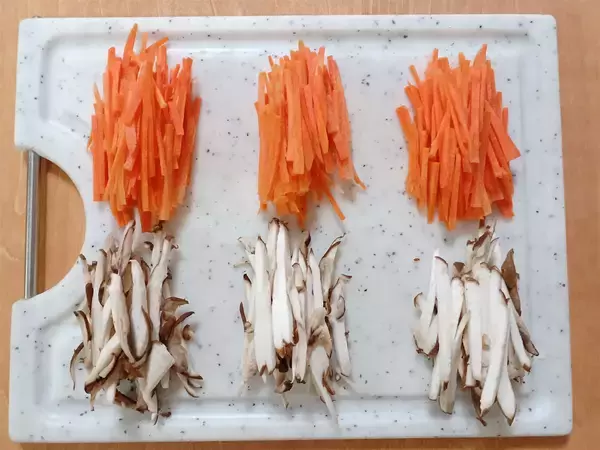 「【新世紀ゆでたまご】生卵を詰めて煮る「油揚げの袋煮」作ってみた！だし汁シミシミ大優勝♪【農家直伝】」の画像