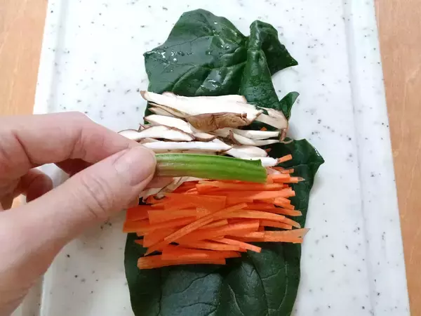 「【新世紀ゆでたまご】生卵を詰めて煮る「油揚げの袋煮」作ってみた！だし汁シミシミ大優勝♪【農家直伝】」の画像