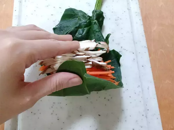 「【新世紀ゆでたまご】生卵を詰めて煮る「油揚げの袋煮」作ってみた！だし汁シミシミ大優勝♪【農家直伝】」の画像