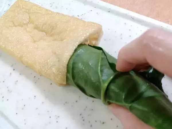 「【新世紀ゆでたまご】生卵を詰めて煮る「油揚げの袋煮」作ってみた！だし汁シミシミ大優勝♪【農家直伝】」の画像