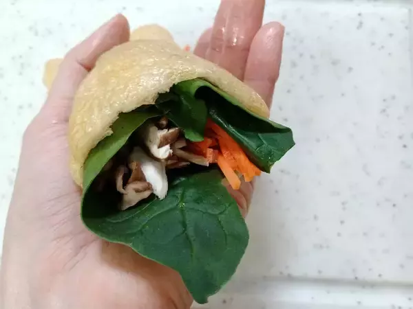 「【新世紀ゆでたまご】生卵を詰めて煮る「油揚げの袋煮」作ってみた！だし汁シミシミ大優勝♪【農家直伝】」の画像