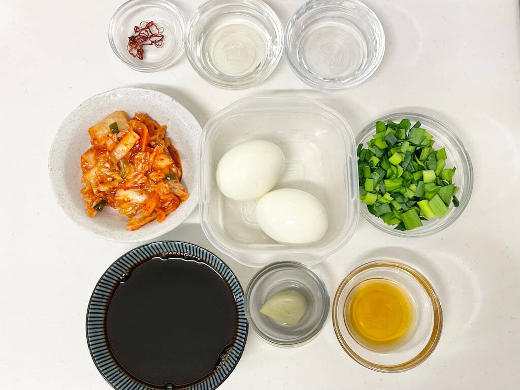 やみつき確定！ご飯がススム〜「半熟卵のピリ辛キムチ漬け」作ってみた！【ゆで卵アレンジ】