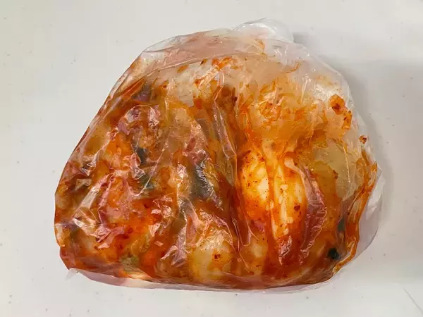 「やみつき確定！ご飯がススム〜「半熟卵のピリ辛キムチ漬け」作ってみた！【ゆで卵アレンジ】」の画像