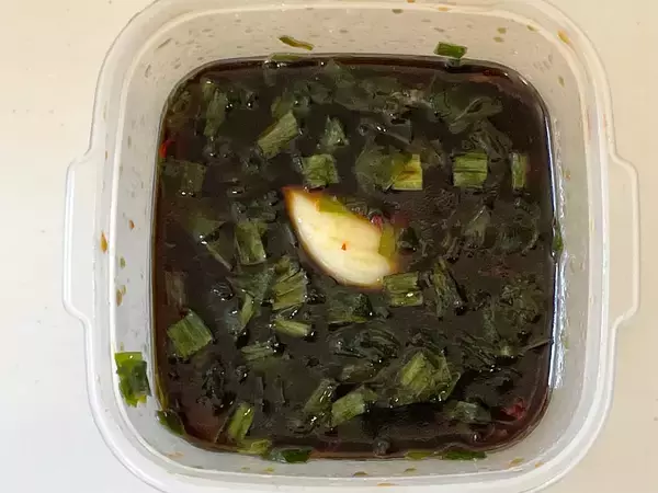 「やみつき確定！ご飯がススム〜「半熟卵のピリ辛キムチ漬け」作ってみた！【ゆで卵アレンジ】」の画像