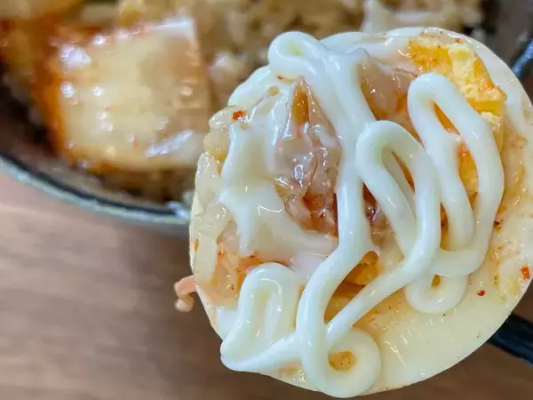 「やみつき確定！ご飯がススム〜「半熟卵のピリ辛キムチ漬け」作ってみた！【ゆで卵アレンジ】」の画像