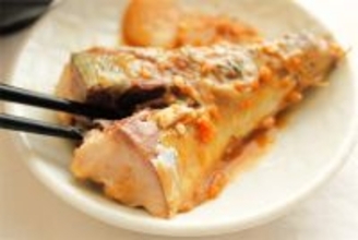 【リュウジのシン・調理法】“焼いてから煮る”タイパな煮魚料理♪臭みも完封な「至高の鯖味噌」に挑戦！