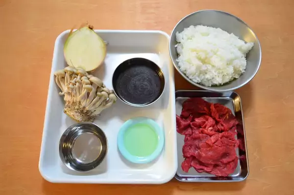 「【プロ級の味が爆速完成】1本で味キマる「洋食おまかせ」で本格ハッシュドビーフ＆ミネストローネ作ってみた！」の画像