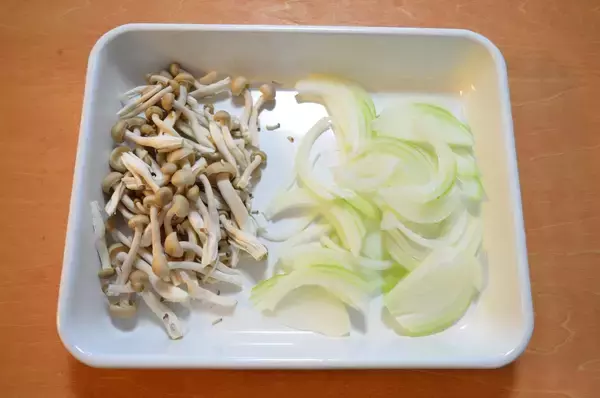 「【プロ級の味が爆速完成】1本で味キマる「洋食おまかせ」で本格ハッシュドビーフ＆ミネストローネ作ってみた！」の画像