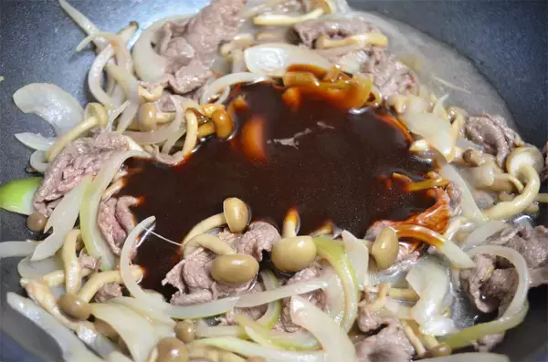 「【プロ級の味が爆速完成】1本で味キマる「洋食おまかせ」で本格ハッシュドビーフ＆ミネストローネ作ってみた！」の画像