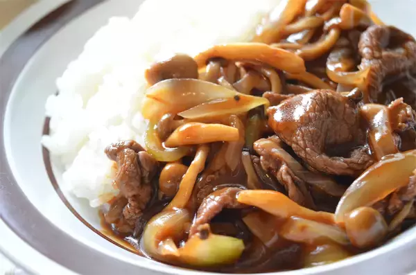 「【プロ級の味が爆速完成】1本で味キマる「洋食おまかせ」で本格ハッシュドビーフ＆ミネストローネ作ってみた！」の画像