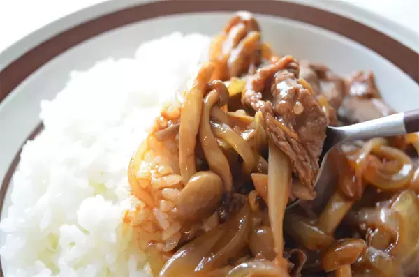 「【プロ級の味が爆速完成】1本で味キマる「洋食おまかせ」で本格ハッシュドビーフ＆ミネストローネ作ってみた！」の画像