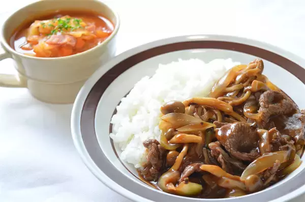 「【プロ級の味が爆速完成】1本で味キマる「洋食おまかせ」で本格ハッシュドビーフ＆ミネストローネ作ってみた！」の画像