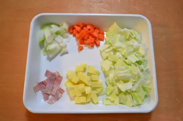 「【プロ級の味が爆速完成】1本で味キマる「洋食おまかせ」で本格ハッシュドビーフ＆ミネストローネ作ってみた！」の画像