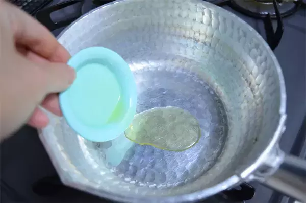 「【プロ級の味が爆速完成】1本で味キマる「洋食おまかせ」で本格ハッシュドビーフ＆ミネストローネ作ってみた！」の画像