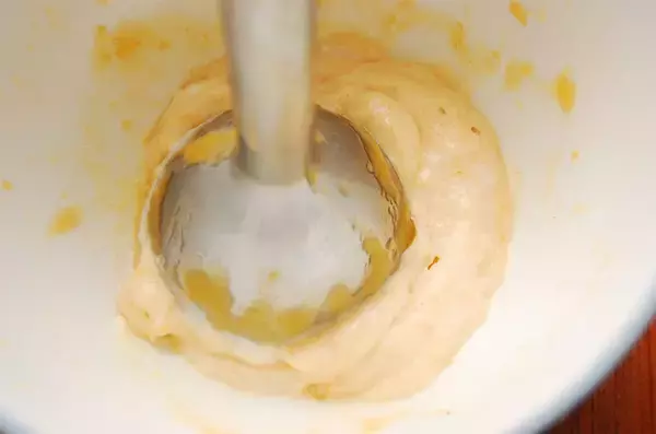 「【熟しすぎ柿を救済】柔らかくなったら「冷凍」が大正解♪手で潰して凍らせる、以上！3か月もつって♡」の画像