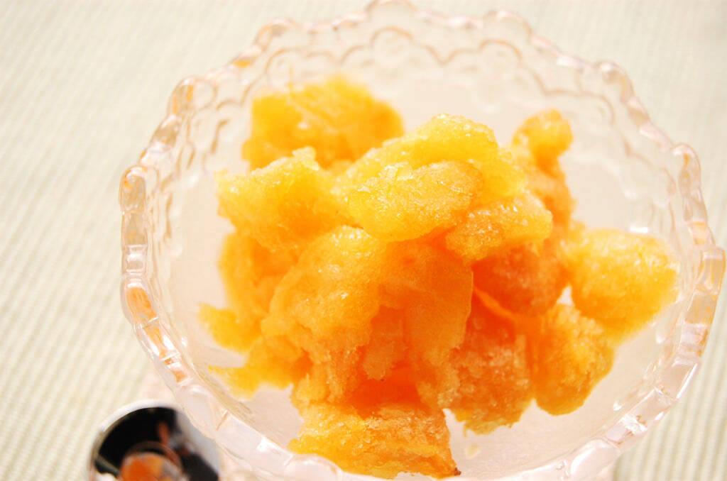 【熟しすぎ柿を救済】柔らかくなったら「冷凍」が大正解♪手で潰して凍らせる、以上！3か月もつって♡