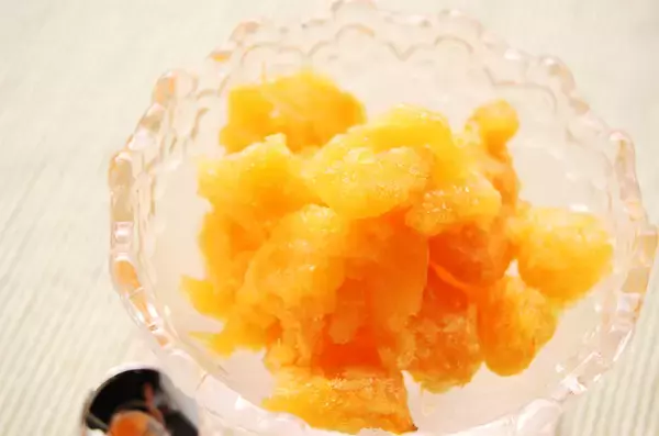 「【熟しすぎ柿を救済】柔らかくなったら「冷凍」が大正解♪手で潰して凍らせる、以上！3か月もつって♡」の画像