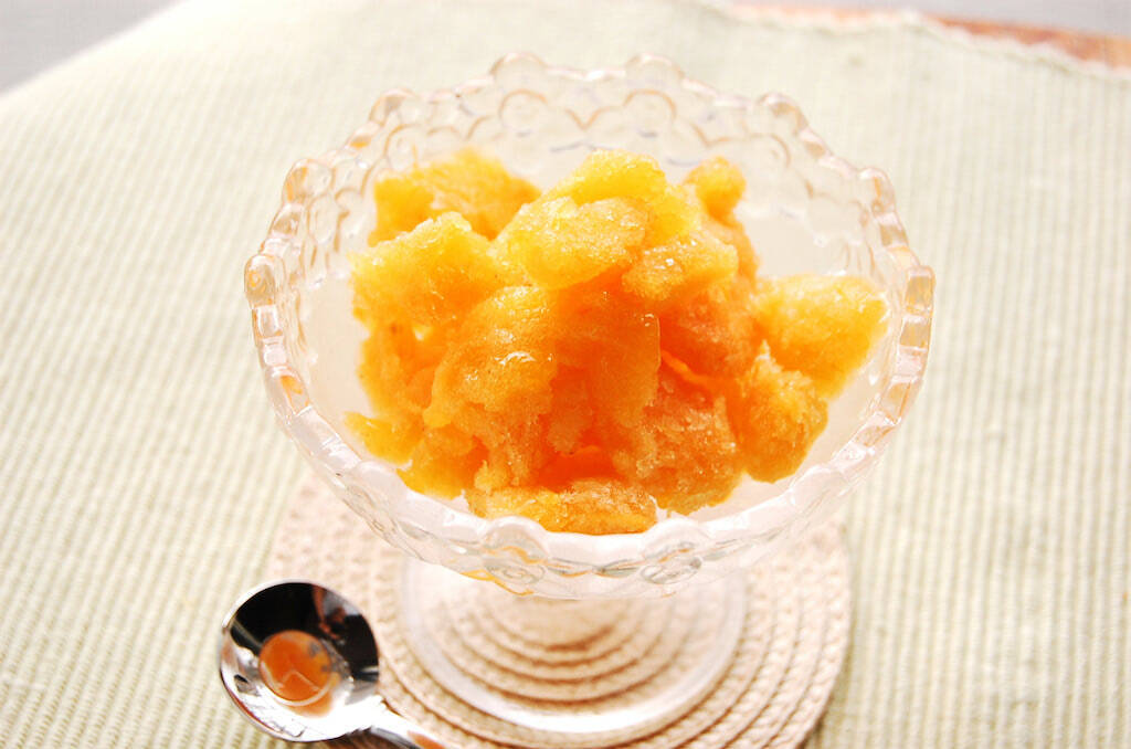 【熟しすぎ柿を救済】柔らかくなったら「冷凍」が大正解♪手で潰して凍らせる、以上！3か月もつって♡