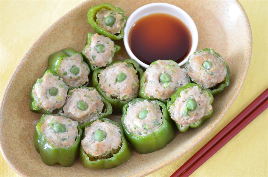 【一粒で2度おいしい】ピーマンの肉詰めっぽい「ピーマンのシュウマイ」作ってみた！ポン酢でもケチャップでも